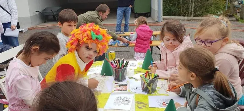 Table de dessin et de coloriage animée par l’ABVJ lors de la Foire d’automne 2018